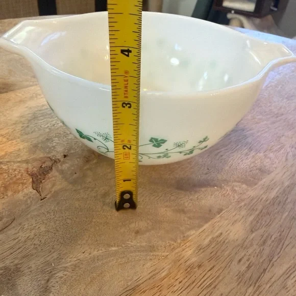 Vintage Pyrex Mixing Bowl with Green Ivy Pattern, 1.5 pt size - Picture 4 of 5